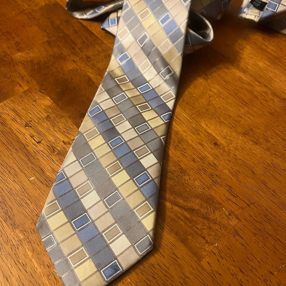 CK Calvin Klein Men’s 100% Silk Necktie NWT Extra Long Blue Gray Gold Beige